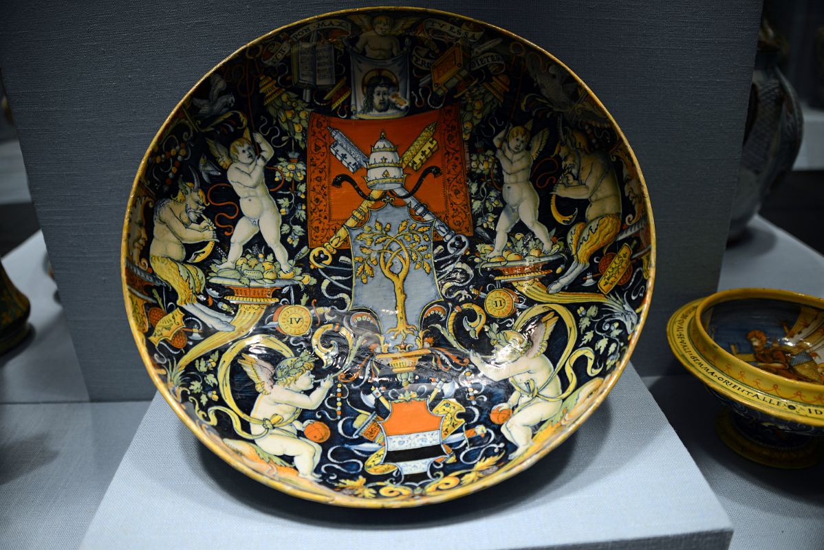 13 Bowl with the Arms of Pope Julius II and the Manzoli of Bologna - Workshop of Giovanni Maria Vasaro 1508 - Robert Lehman New York Metropolitan Museum Of Art